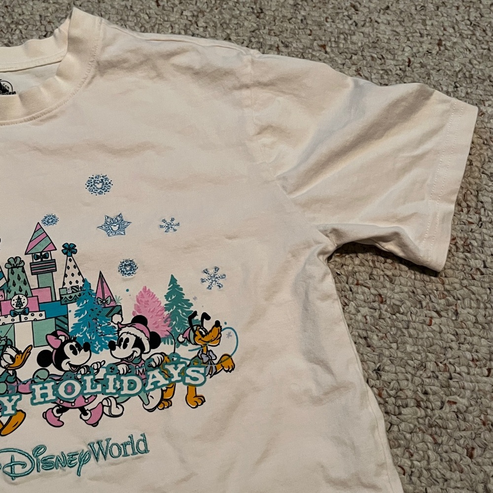 Disney Holiday T-shirt - Picture 5 of 6